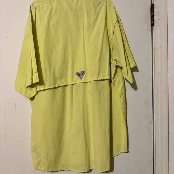 Columbia Men's Shirt in Light Yellow - Picture 2 of 3